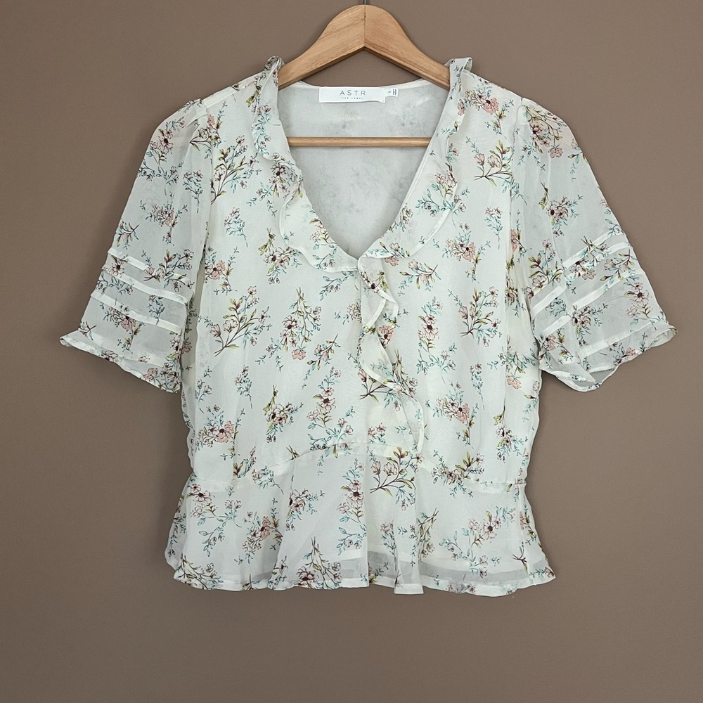 {ASTR The Label} Faux Wrap Floral Short Sleeve Blouse with Peplum Hem - Small
